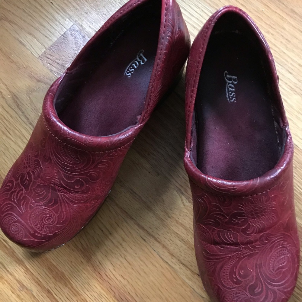 BASS Red Paisley Clogs.